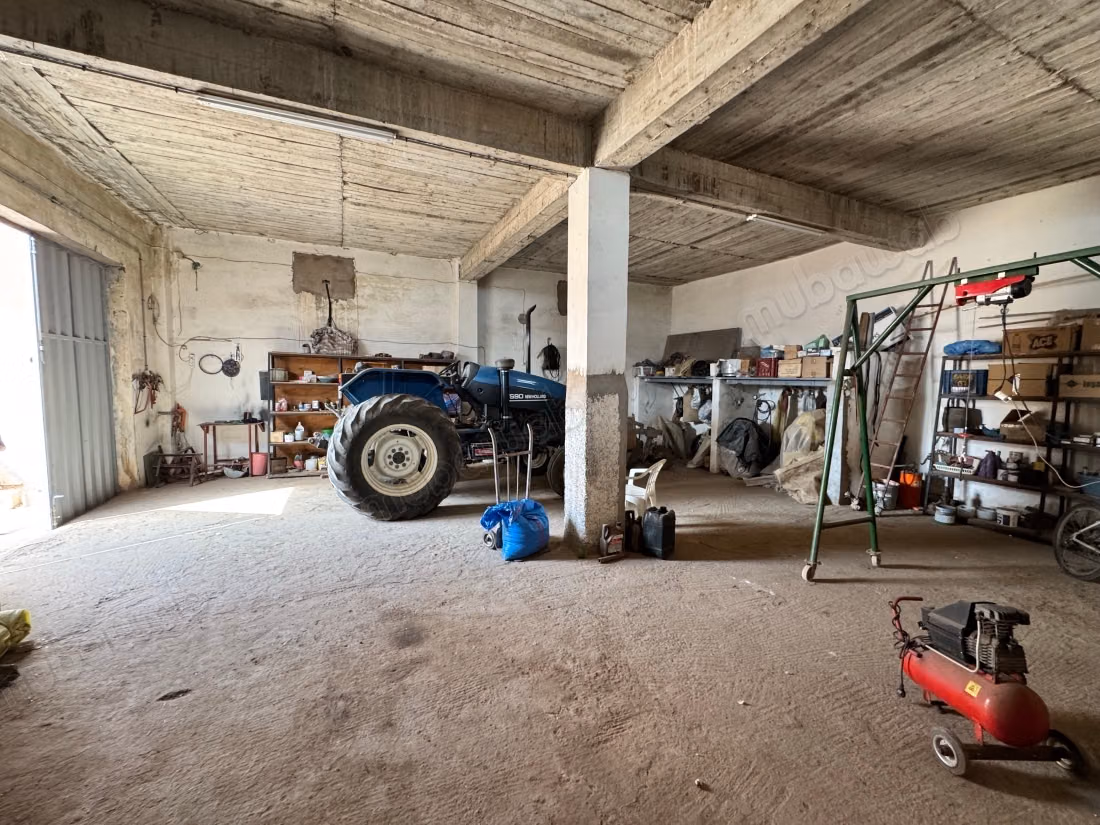 Ferme à vendre à Dar Si Aissa. Surface de 50000 m². Garage privé