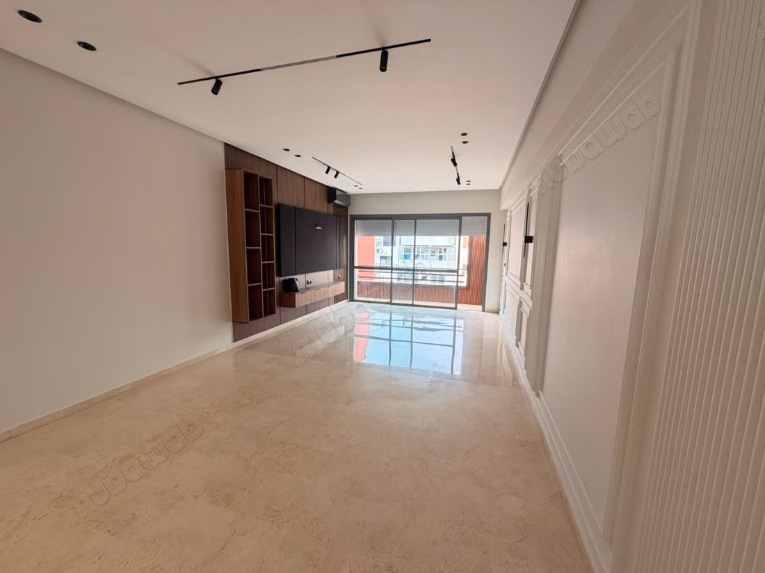 Prachtig modern leeg appartement, ongemeubileerd te huur in Maarif Socrate Casablanca Marokko