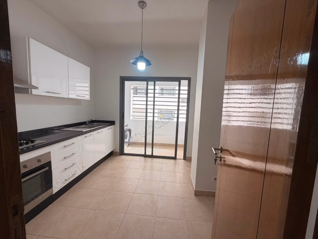 Prachtig modern leeg appartement, ongemeubileerd te huur in Maarif Socrate Casablanca Marokko