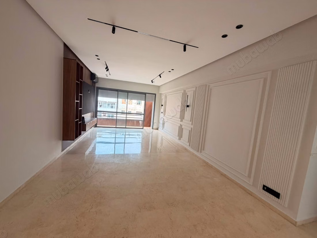 Prachtig modern leeg appartement, ongemeubileerd te huur in Maarif Socrate Casablanca Marokko