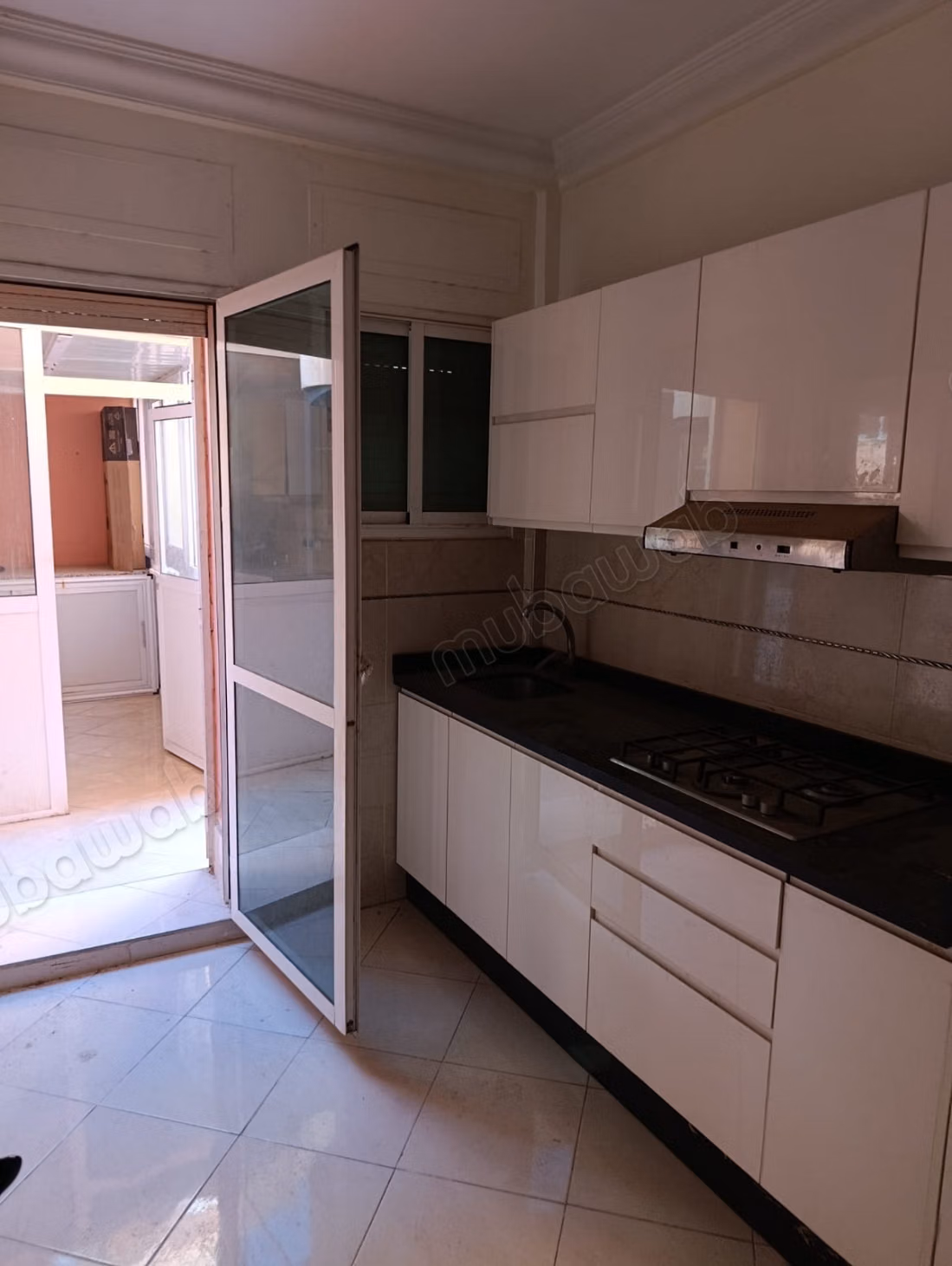 Appartement te koop in Camp Al Ghoul. 2 kamers. Bewaker beschikbaar.