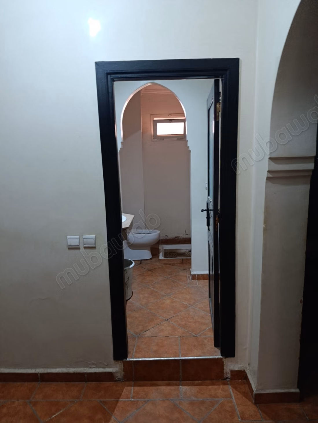 Appartement te koop in Camp Al Ghoul. 2 kamers. Bewaker beschikbaar.