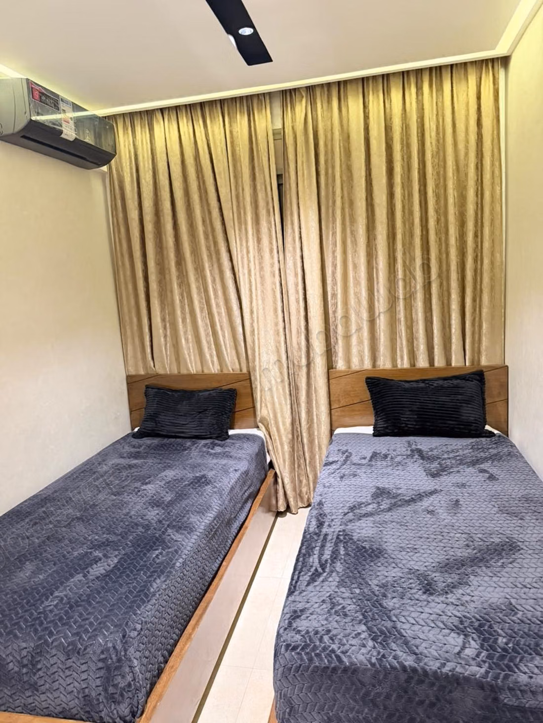 Superbe appartement à louer à Ain Mezouar. 
2 belles chambres. 
Bien meublé