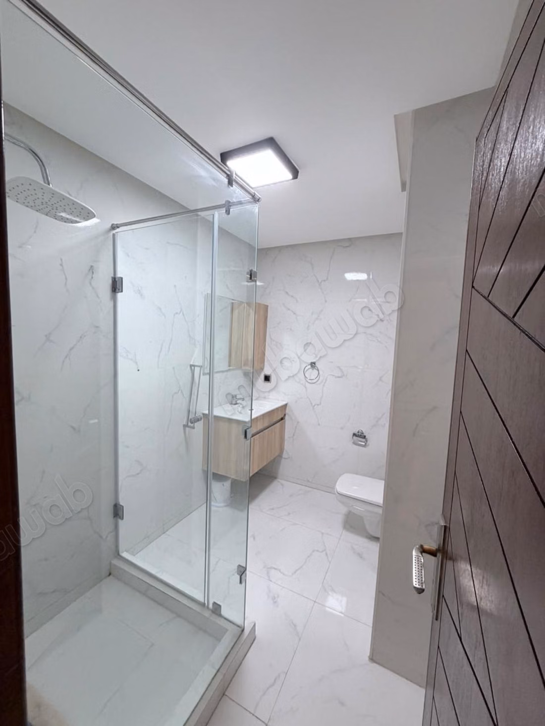 Superbe appartement à louer à Ain Mezouar. 
2 belles chambres. 
Bien meublé