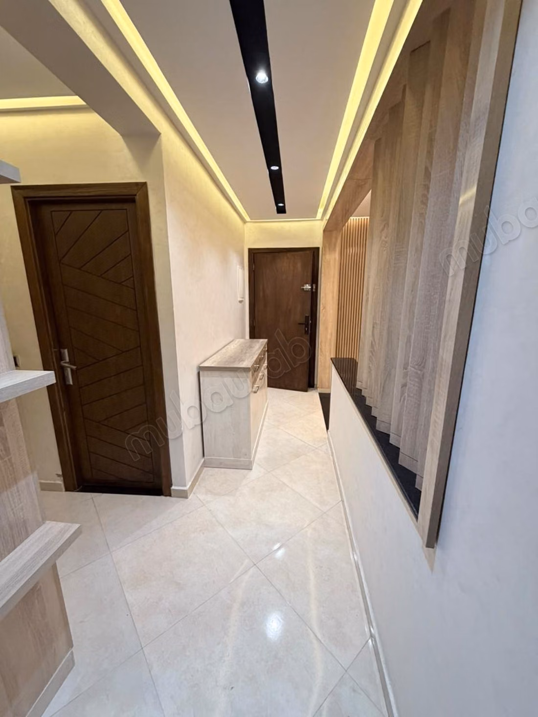 Superbe appartement à louer à Ain Mezouar. 
2 belles chambres. 
Bien meublé