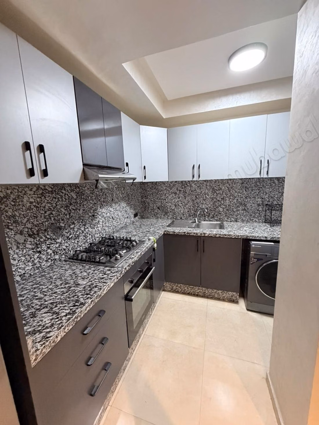 Superbe appartement à louer à Ain Mezouar. 
2 belles chambres. 
Bien meublé