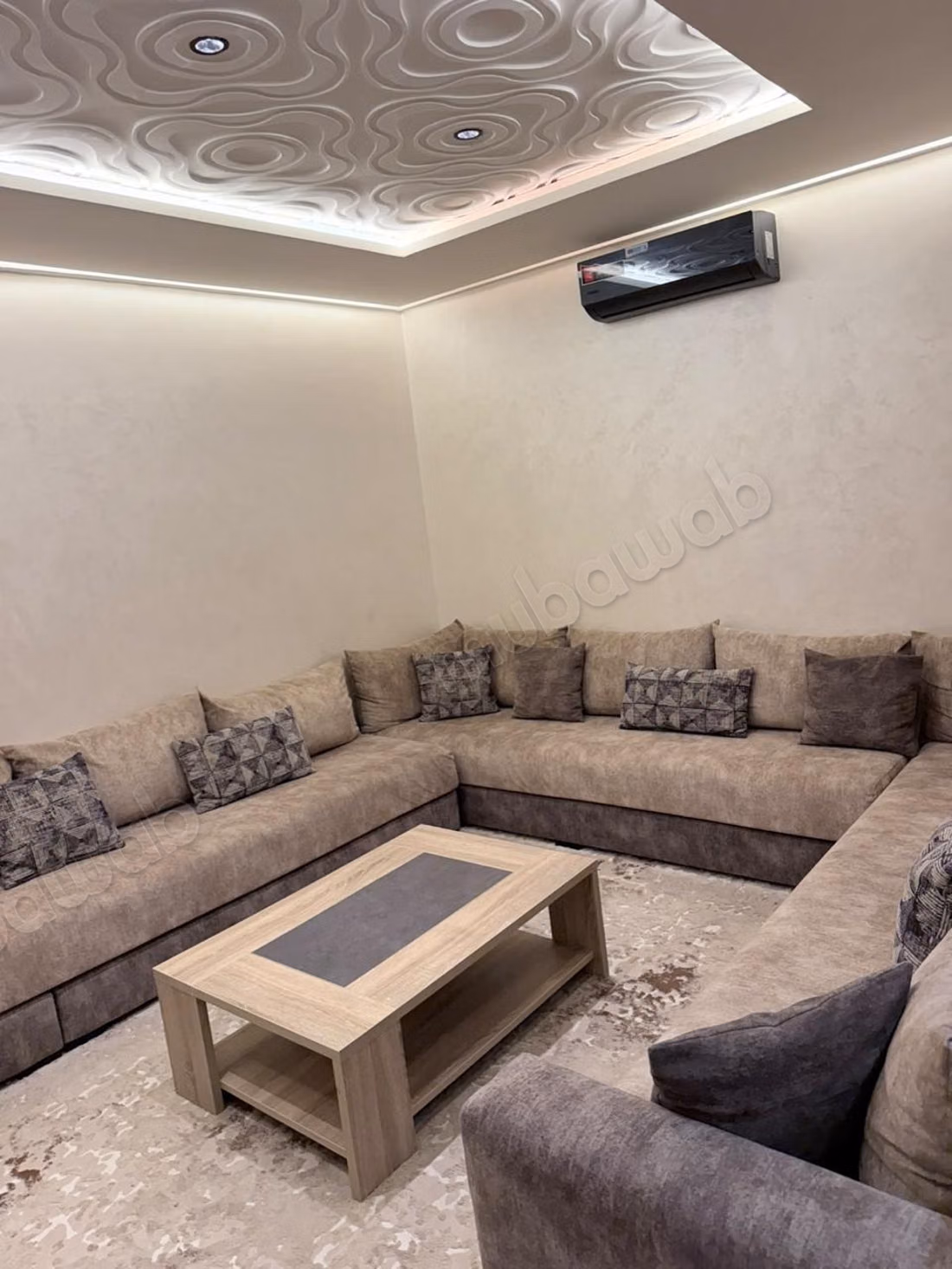 Superbe appartement à louer à Ain Mezouar. 
2 belles chambres. 
Bien meublé