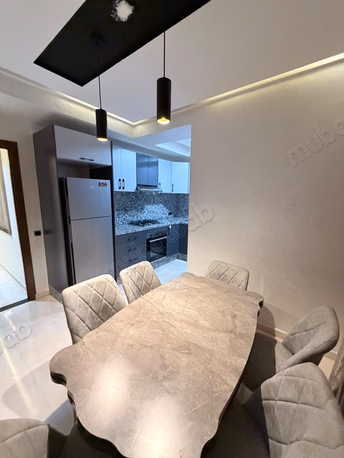 Superbe appartement à louer à Ain Mezouar. 
2 belles chambres. 
Bien meublé