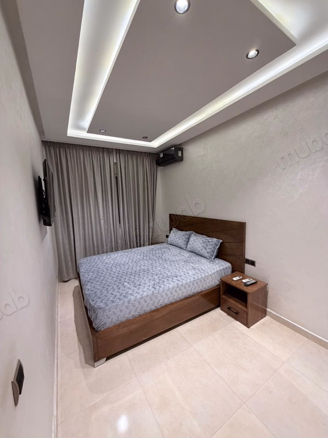 Superbe appartement à louer à Ain Mezouar. 
2 belles chambres. 
Bien meublé