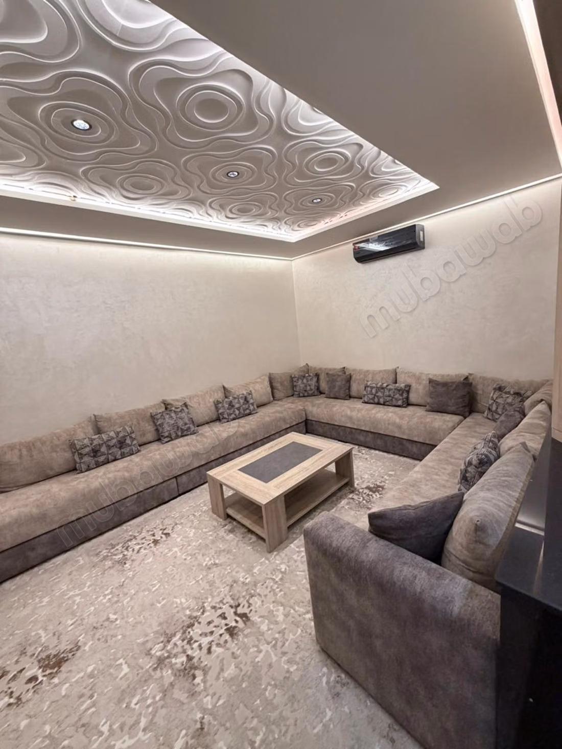 Superbe appartement à louer à Ain Mezouar. 
2 belles chambres. 
Bien meublé