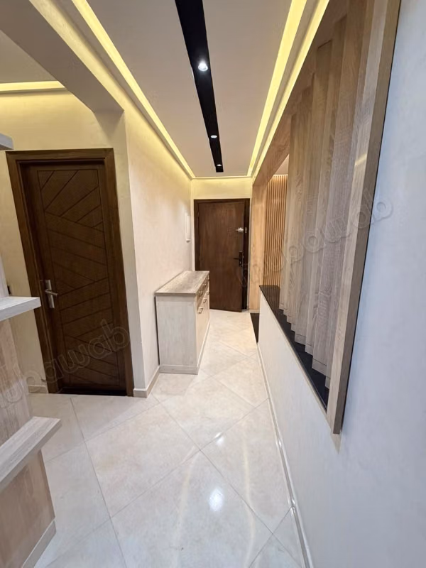 Superbe appartement à louer à Ain Mezouar. 
2 belles chambres. 
Bien meublé