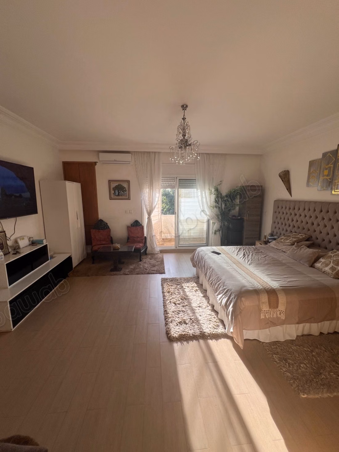 Villa de haut standing à vendre à Zoubir. 4 chambres. Meublé