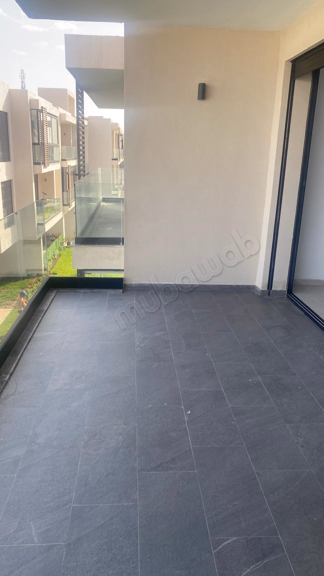 Location d'un appartement à Lamharza Essahel. 4 pièces confortables. Jardin et ascenseur