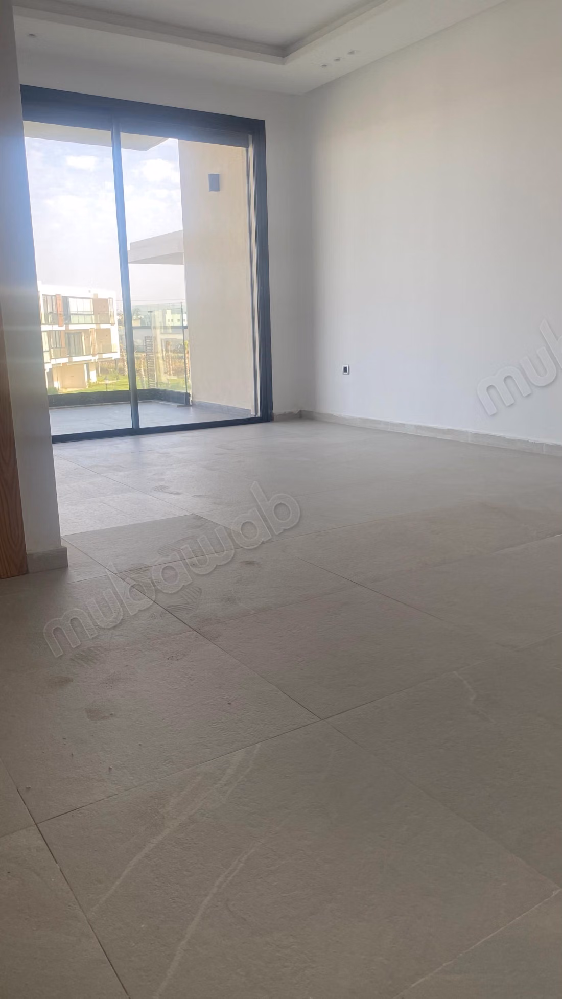 Location d'un appartement à Lamharza Essahel. 4 pièces confortables. Jardin et ascenseur