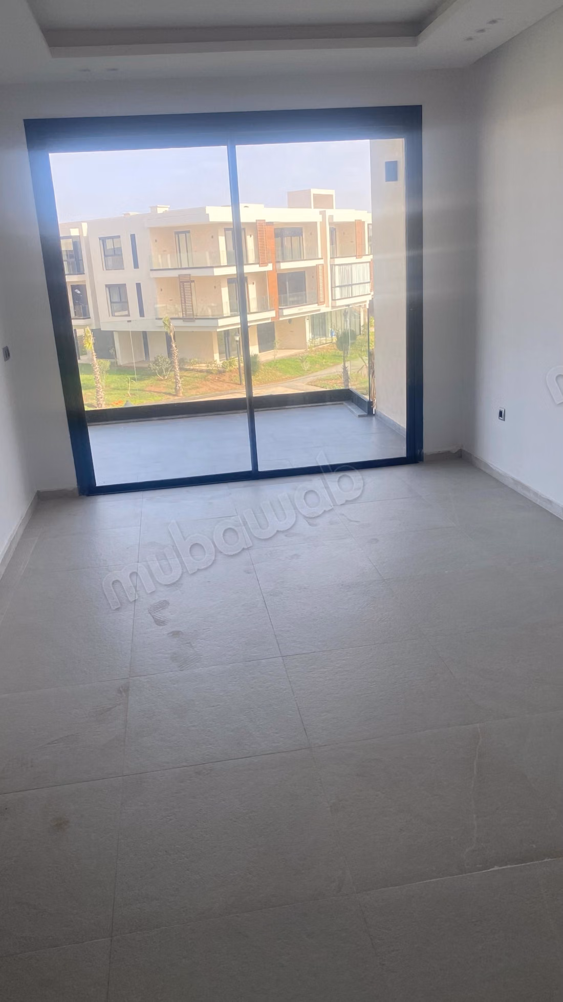 Location d'un appartement à Lamharza Essahel. 4 pièces confortables. Jardin et ascenseur