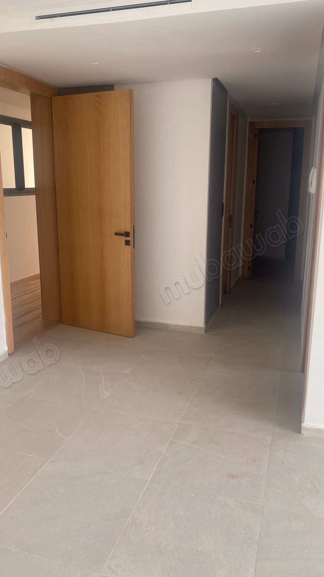 Location d'un appartement à Lamharza Essahel. 4 pièces confortables. Jardin et ascenseur
