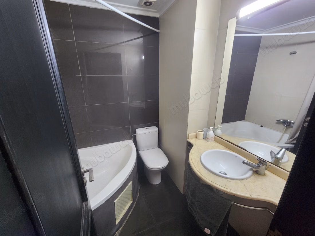 Stunning apartment for sale in Nassim 1. 3 beautiful bedrooms. Concierge service, fireplace