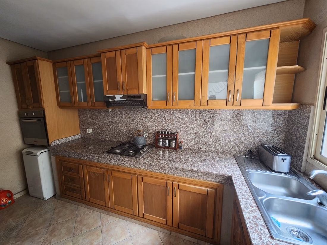 Stunning apartment for sale in Nassim 1. 3 beautiful bedrooms. Concierge service, fireplace