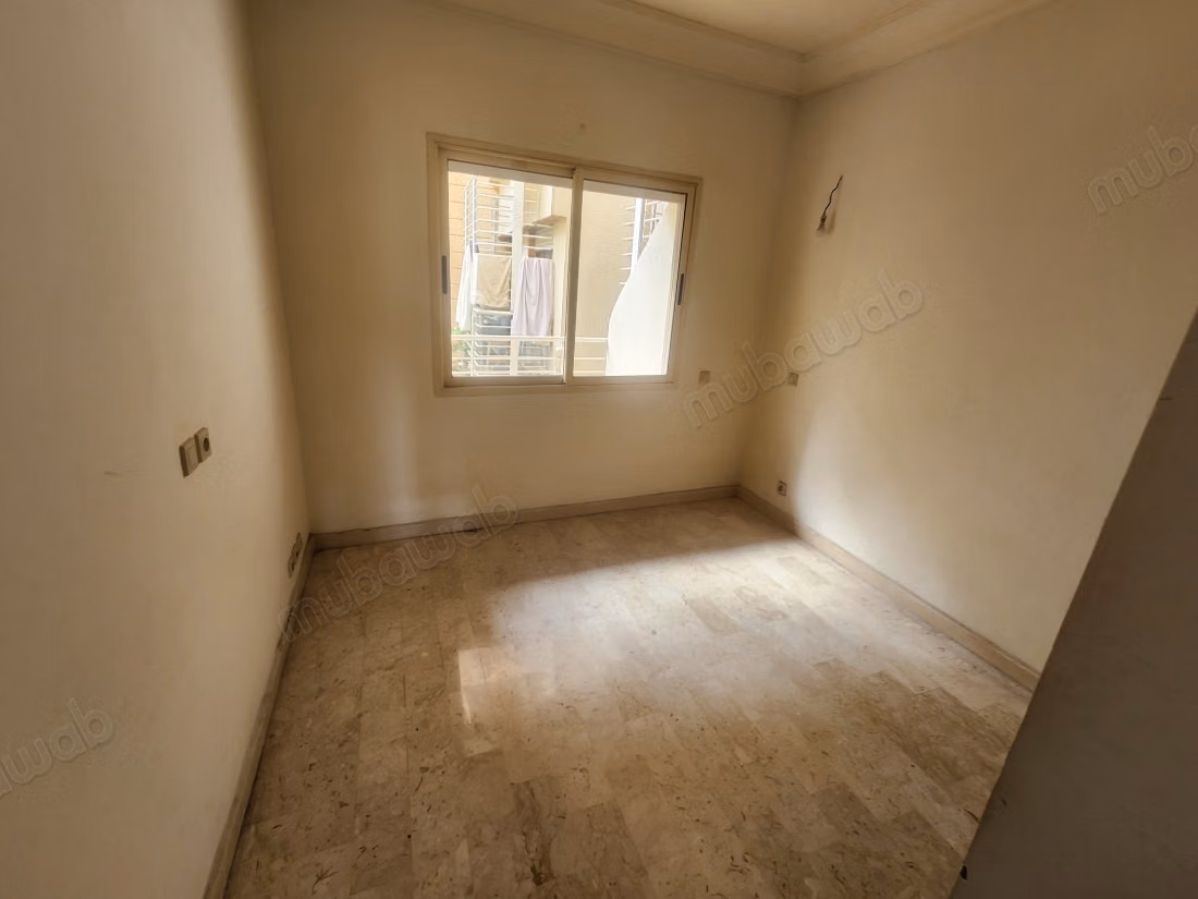 Stunning apartment for sale in Nassim 1. 3 beautiful bedrooms. Concierge service, fireplace