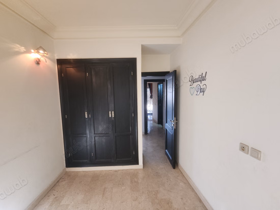 Stunning apartment for sale in Nassim 1. 3 beautiful bedrooms. Concierge service, fireplace