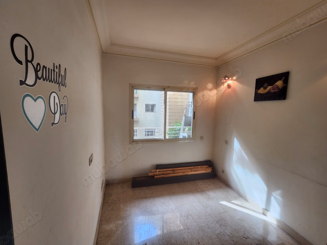 Stunning apartment for sale in Nassim 1. 3 beautiful bedrooms. Concierge service, fireplace