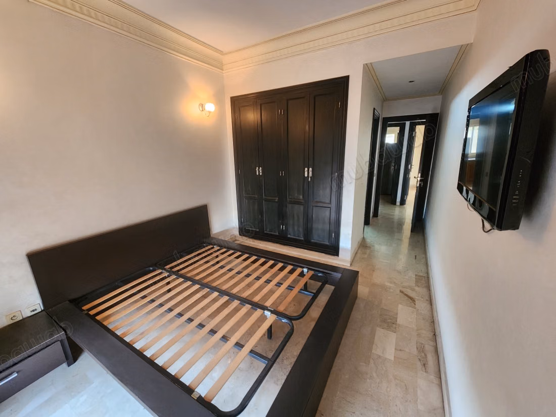 Stunning apartment for sale in Nassim 1. 3 beautiful bedrooms. Concierge service, fireplace
