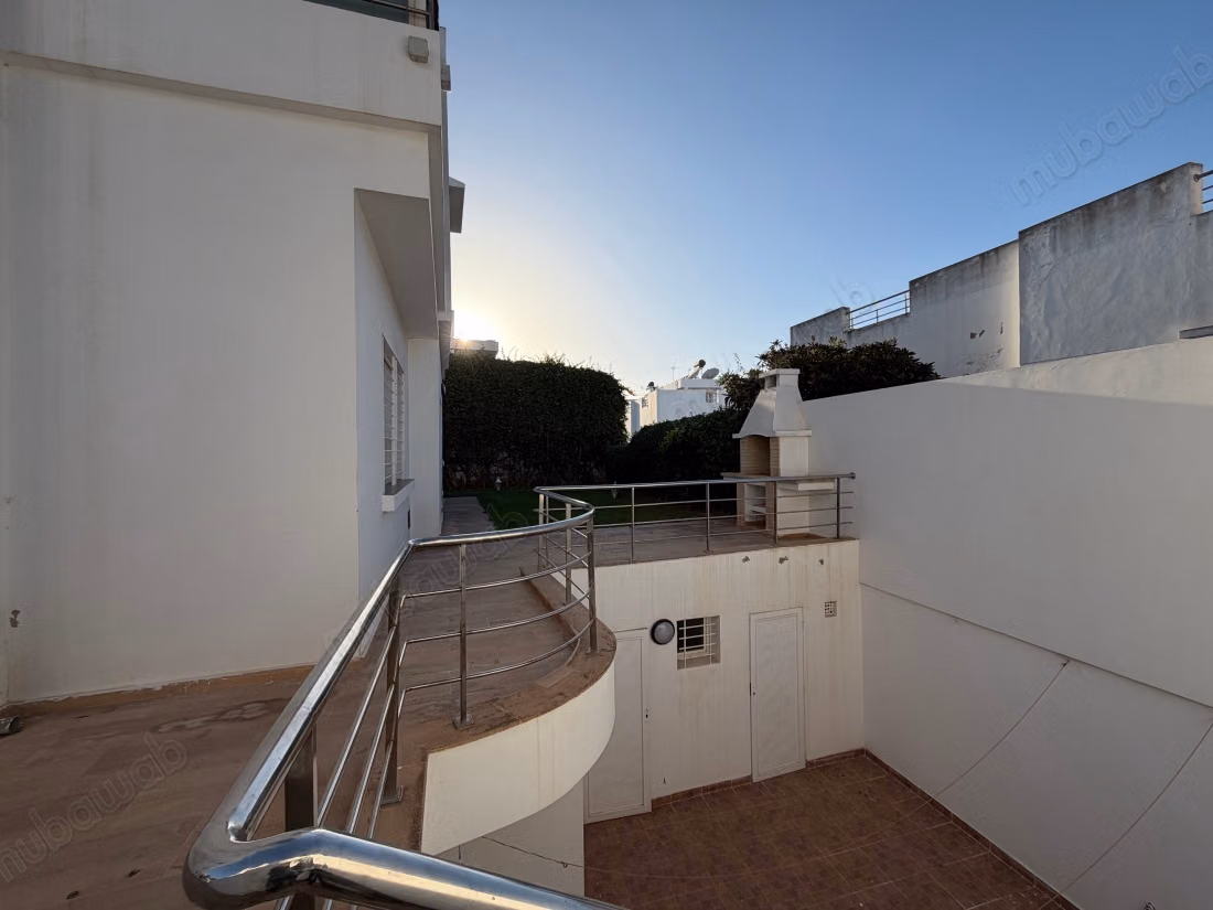 Fabulous villa for rent in Ain Diab. 4 beautiful rooms