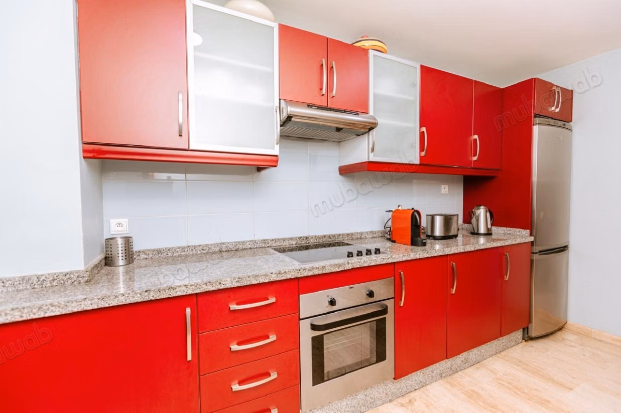 Location d'un appartement à Tanger City Center. 2 belles chambres. Environnement calme avec vue sur la mer et double vitrage