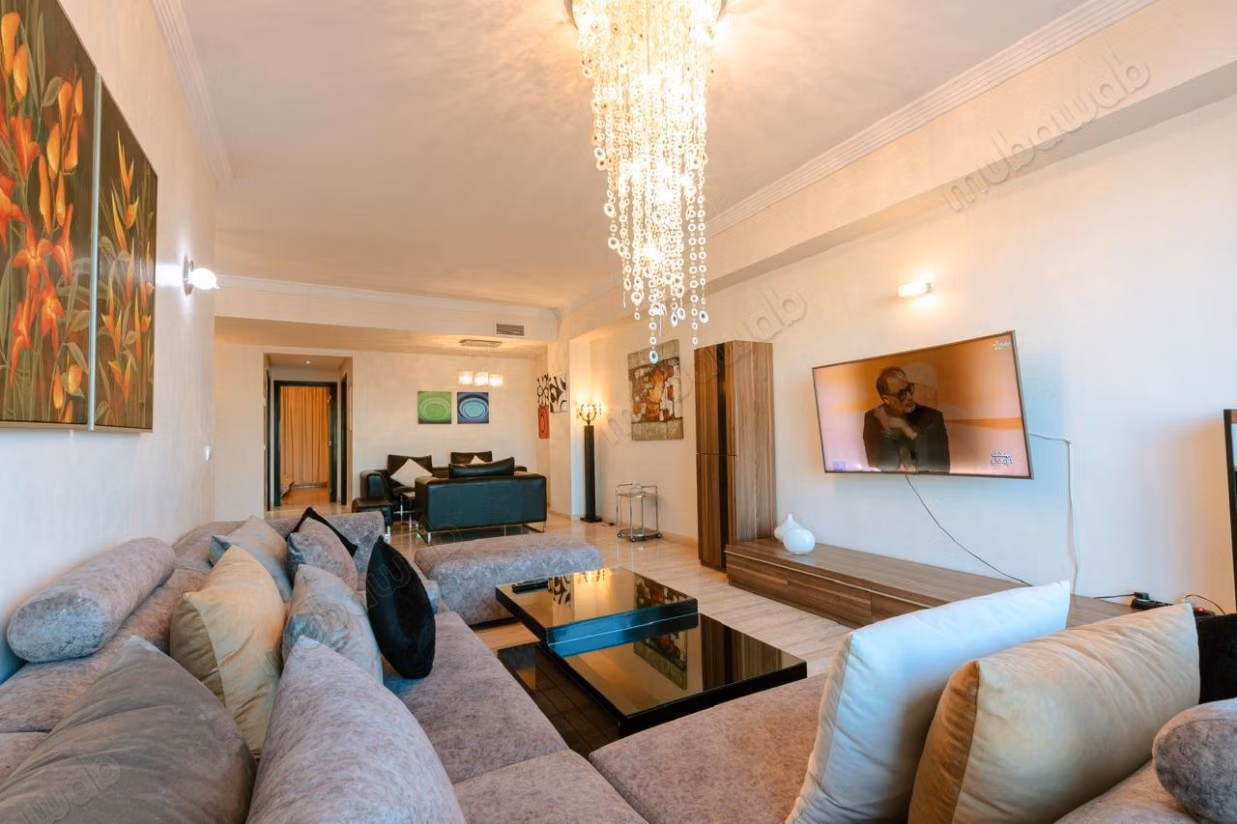 Location d'un appartement à Tanger City Center. 2 belles chambres. Environnement calme avec vue sur la mer et double vitrage