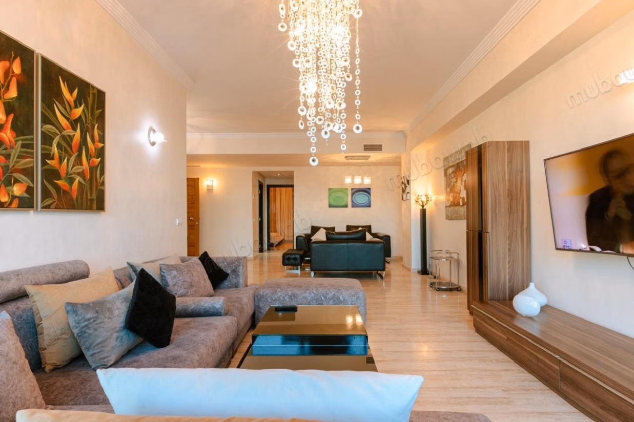 Location d'un appartement à Tanger City Center. 2 belles chambres. Environnement calme avec vue sur la mer et double vitrage