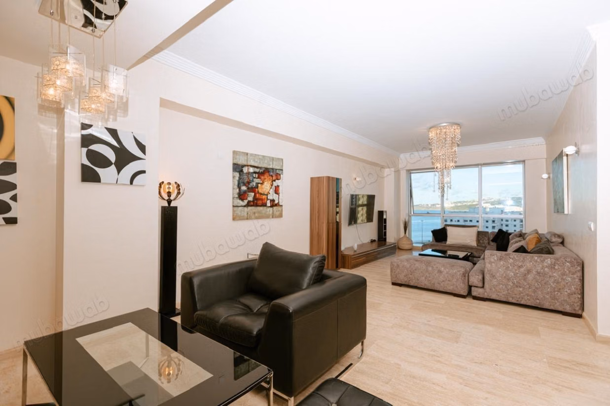 Location d'un appartement à Tanger City Center. 2 belles chambres. Environnement calme avec vue sur la mer et double vitrage