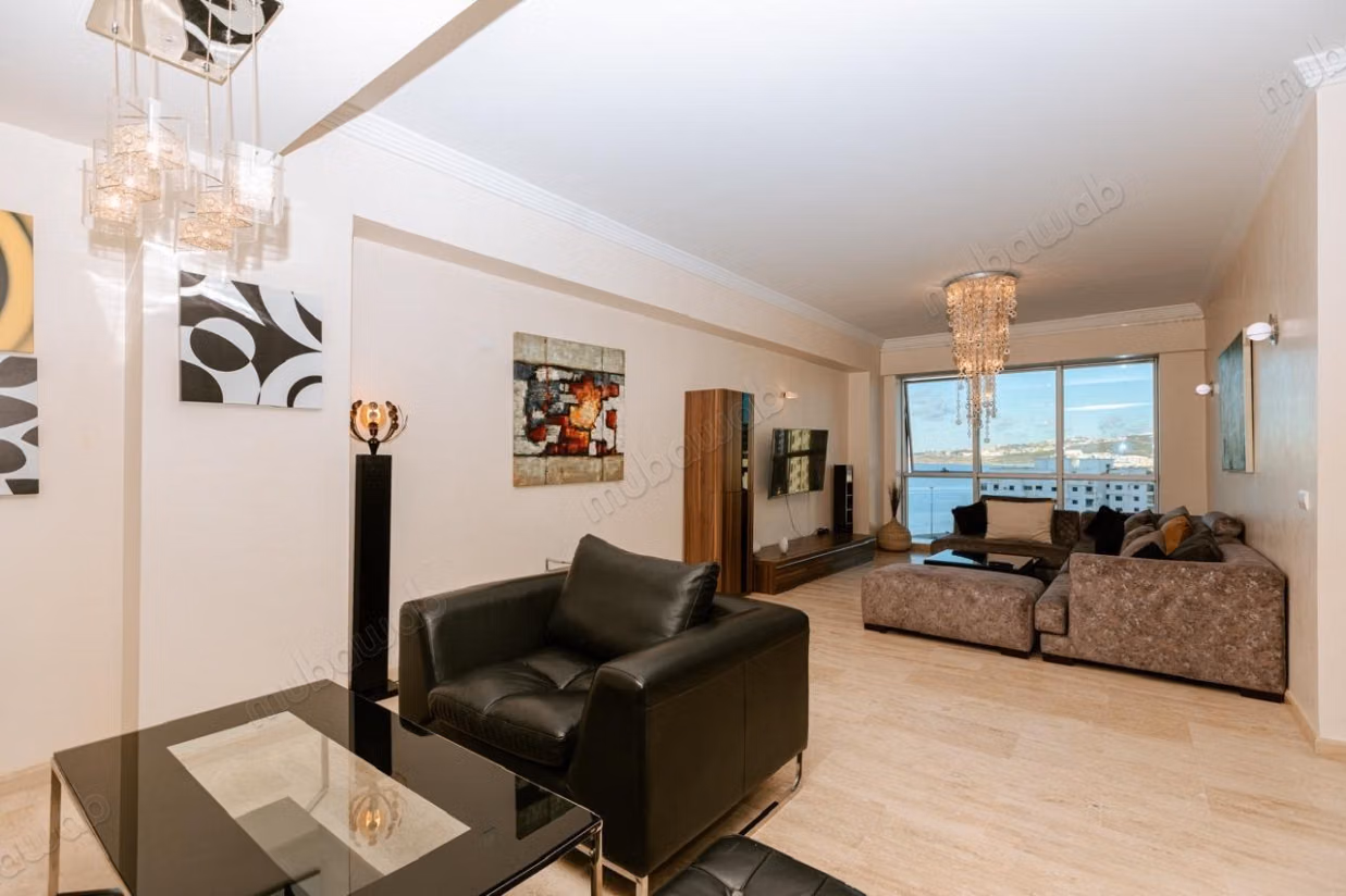 Location d'un appartement à Tanger City Center. 2 belles chambres. Environnement calme avec vue sur la mer et double vitrage