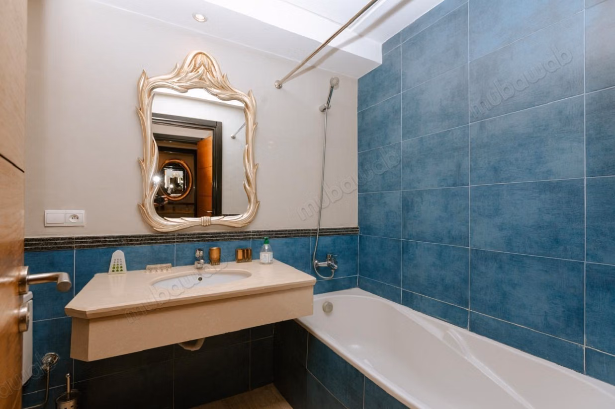 Location d'un appartement à Tanger City Center. 2 belles chambres. Environnement calme avec vue sur la mer et double vitrage