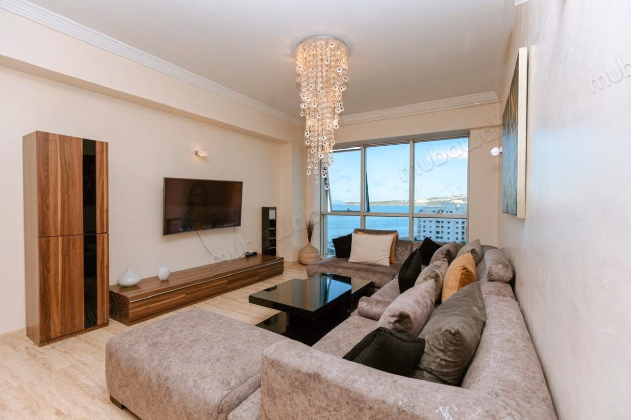 Location d'un appartement à Tanger City Center. 2 belles chambres. Environnement calme avec vue sur la mer et double vitrage