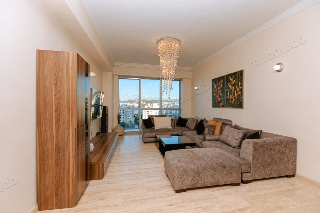 Location d'un appartement à Tanger City Center. 2 belles chambres. Environnement calme avec vue sur la mer et double vitrage