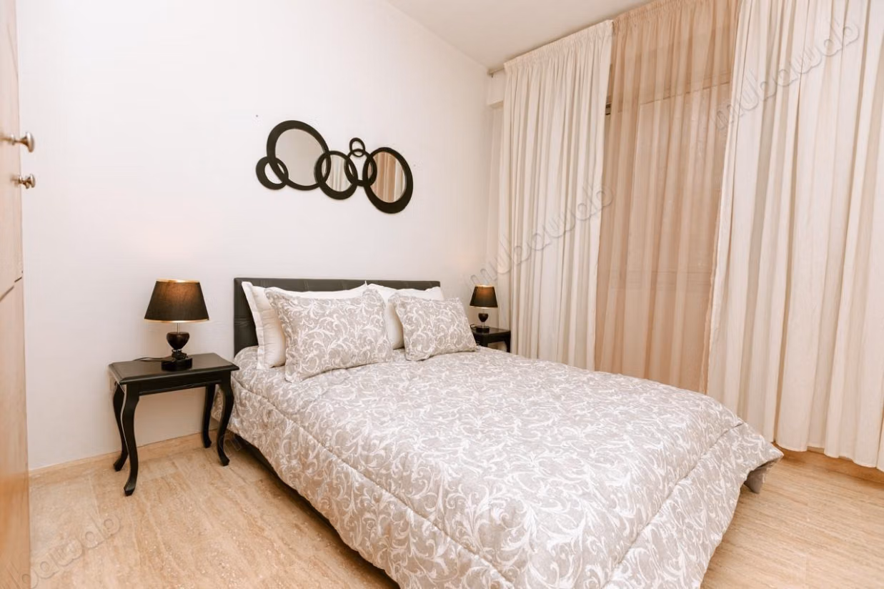 Location d'un appartement à Tanger City Center. 2 belles chambres. Environnement calme avec vue sur la mer et double vitrage