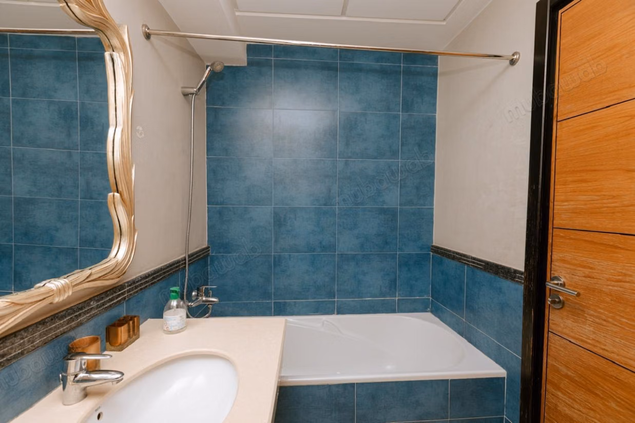 Location d'un appartement à Tanger City Center. 2 belles chambres. Environnement calme avec vue sur la mer et double vitrage