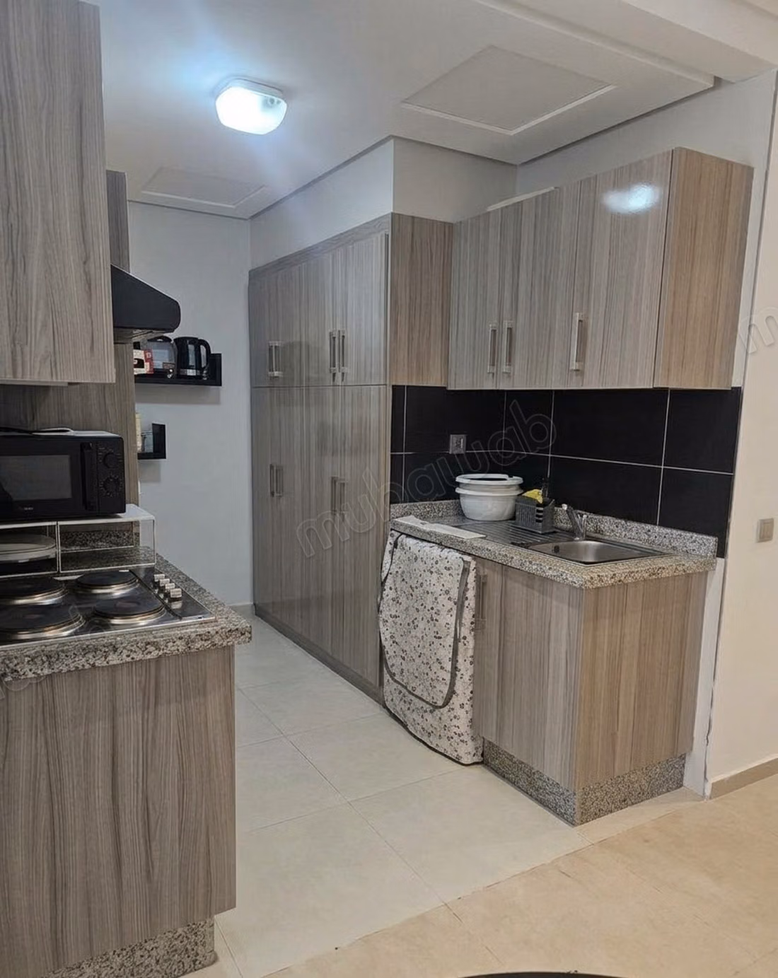 Bel studio en location à Riyad. Surface totale 50 m². Bien meublé