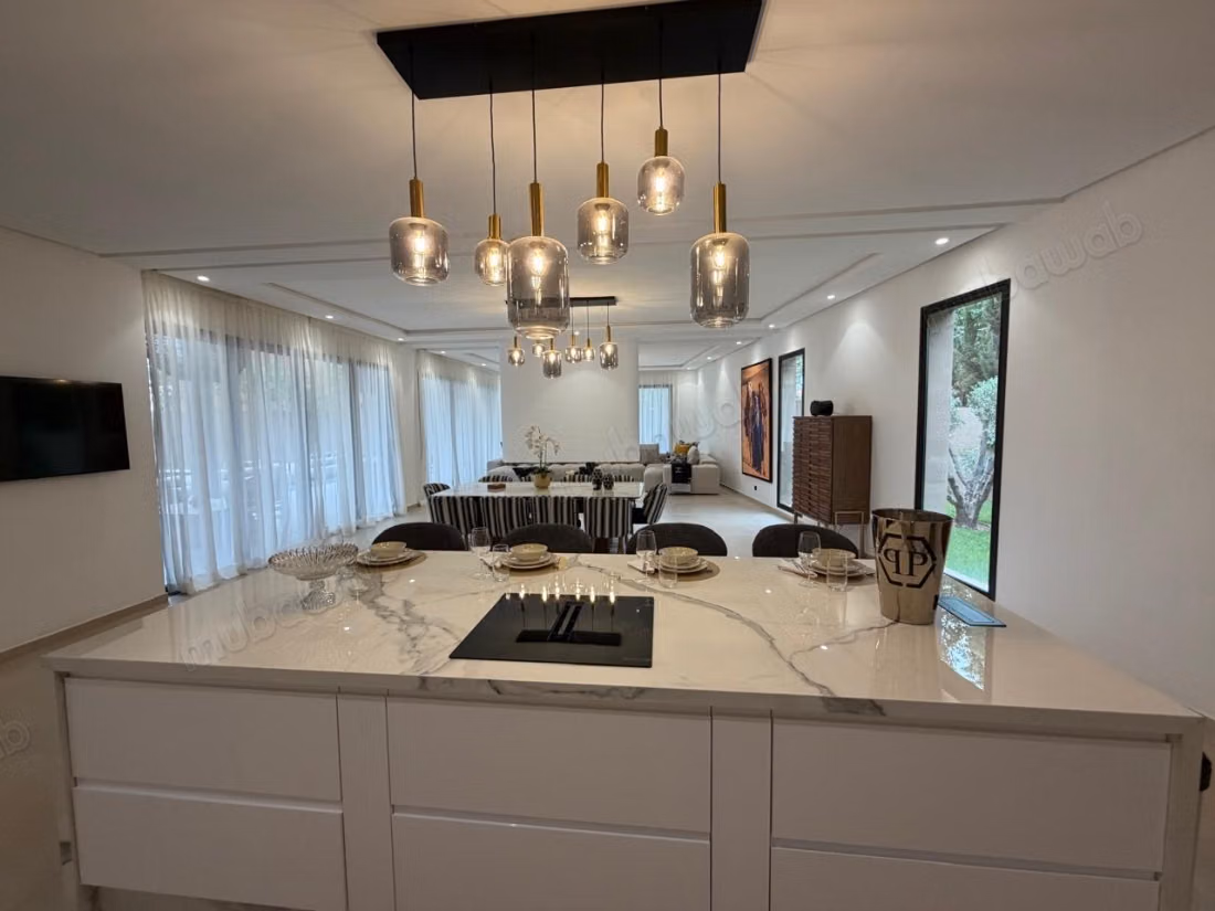 Amelkis: Luxurious villa for sale furnished, 5 Suites, Staff room, Private pool