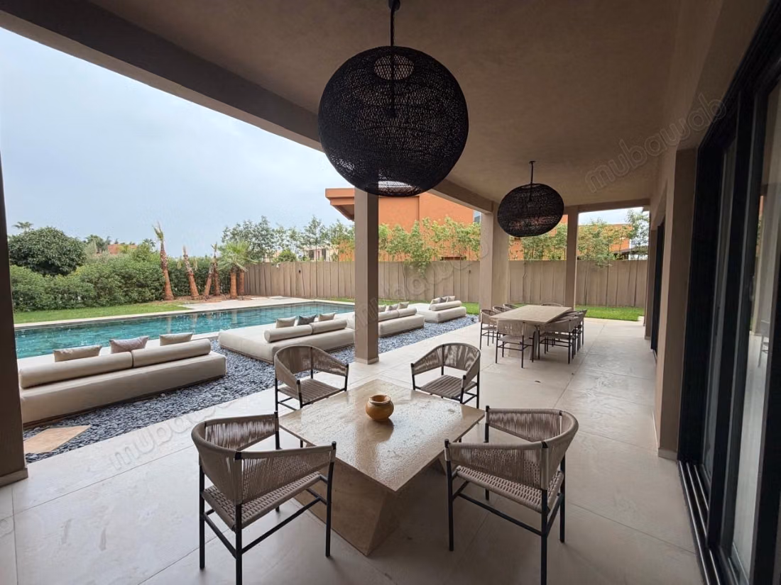 Amelkis: Luxurious villa for sale furnished, 5 Suites, Staff room, Private pool