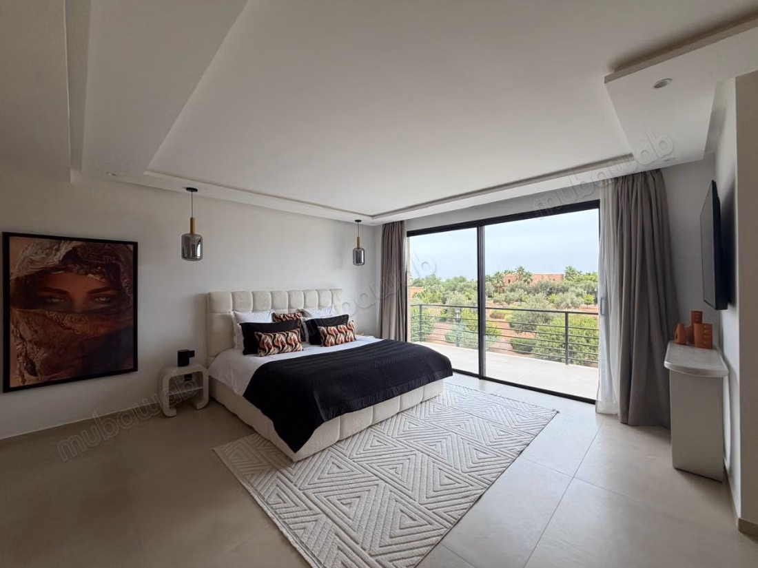 Amelkis: Luxurious villa for sale furnished, 5 Suites, Staff room, Private pool