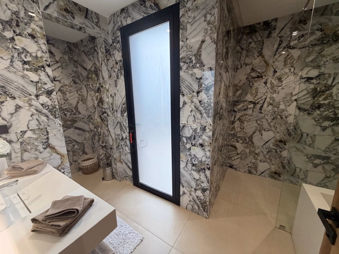 Amelkis: Luxurious villa for sale furnished, 5 Suites, Staff room, Private pool