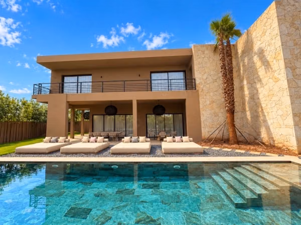 Amelkis: Luxurious villa for sale furnished, 5 Suites, Staff room, Private pool