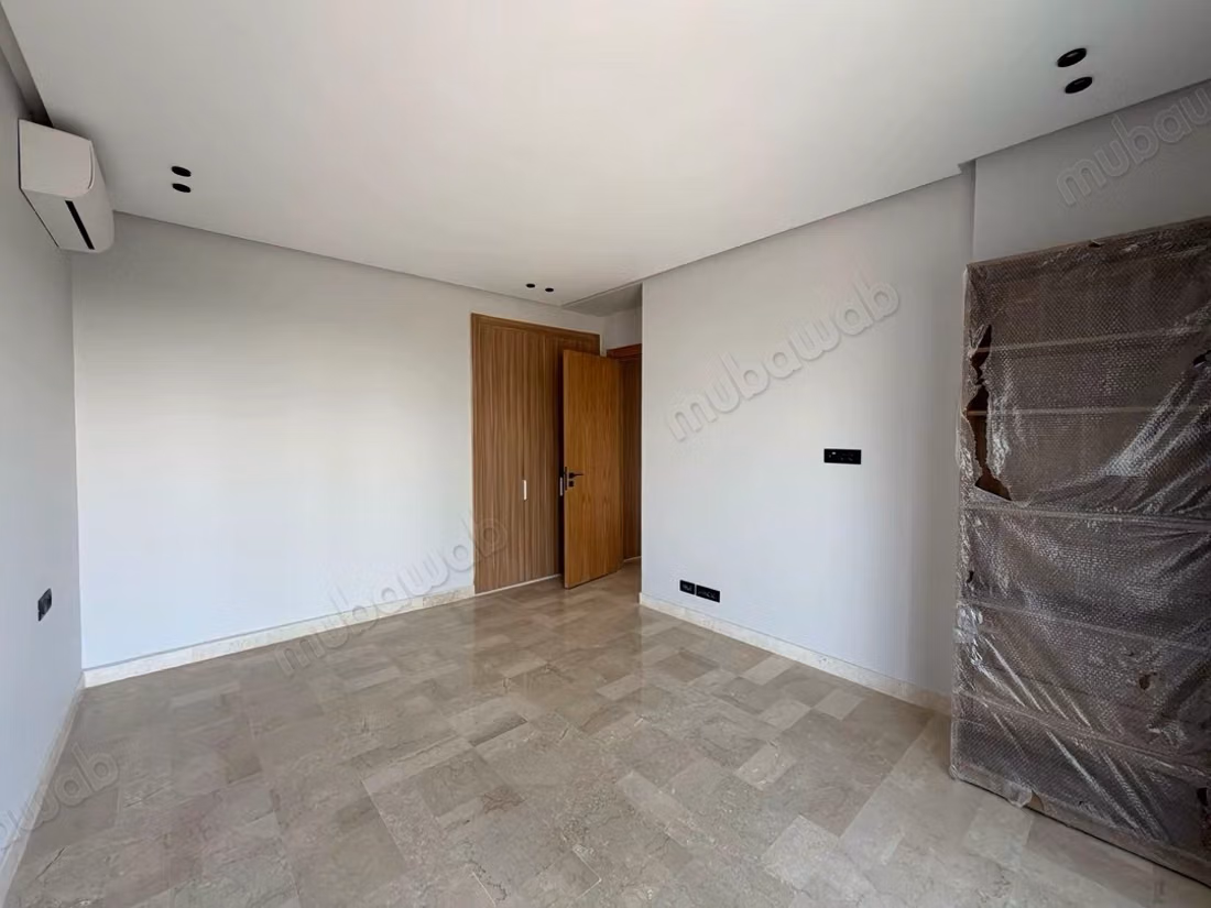 Beautiful villa for rent in Californie. 
4 rooms