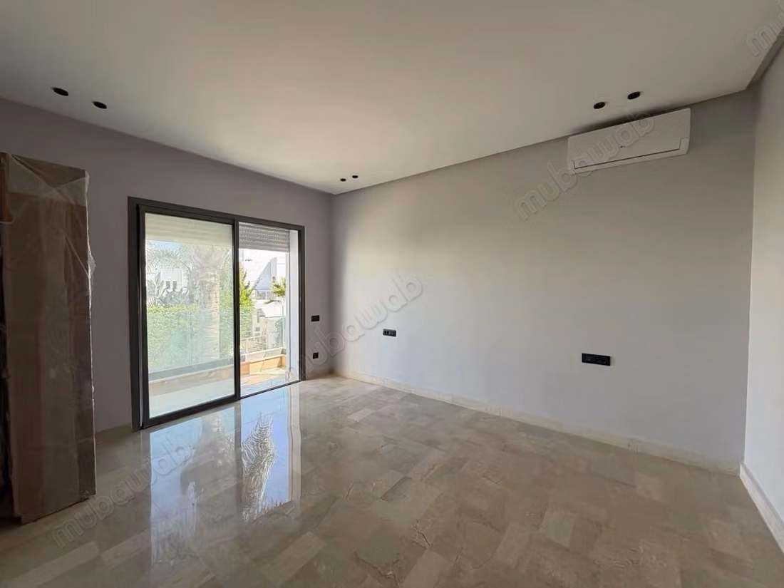 Beautiful villa for rent in Californie. 
4 rooms