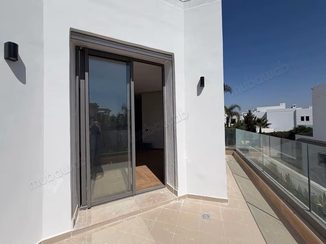 Beautiful villa for rent in Californie. 
4 rooms