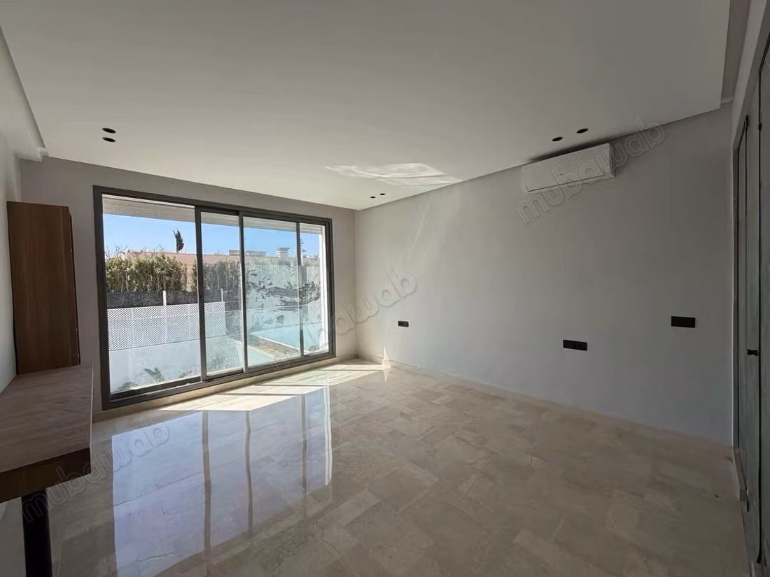 Beautiful villa for rent in Californie. 
4 rooms