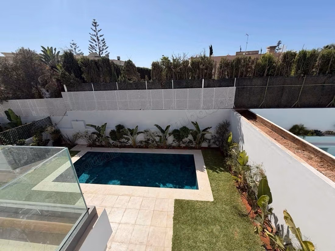 Beautiful villa for rent in Californie. 
4 rooms