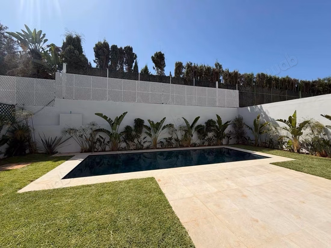 Beautiful villa for rent in Californie. 
4 rooms