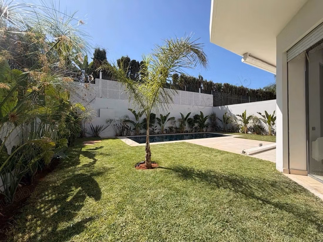 Beautiful villa for rent in Californie. 
4 rooms